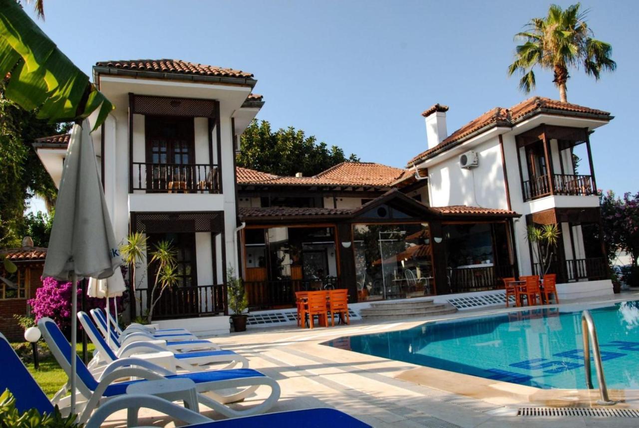 Palma Rosa Çamyuva