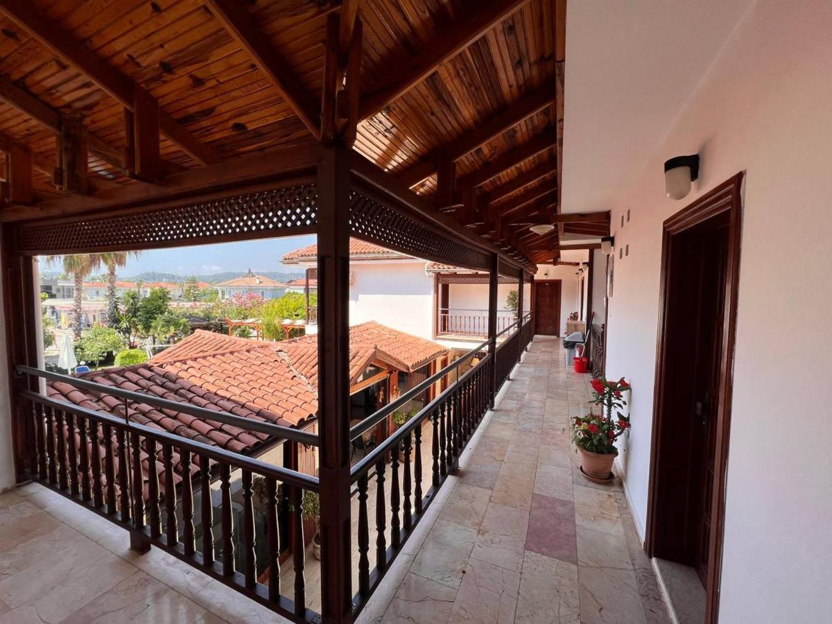 Palma Rosa Çamyuva